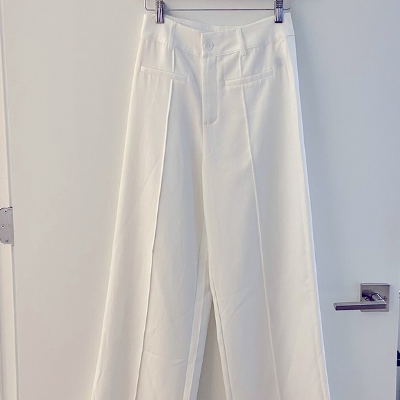 CIDER White Two-Piece V-Wire Crop Top and Trouser (xs) - Picture 6 of 6